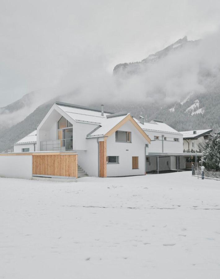 Urban Mountain Chalet With Lake View موراخ المظهر الخارجي الصورة