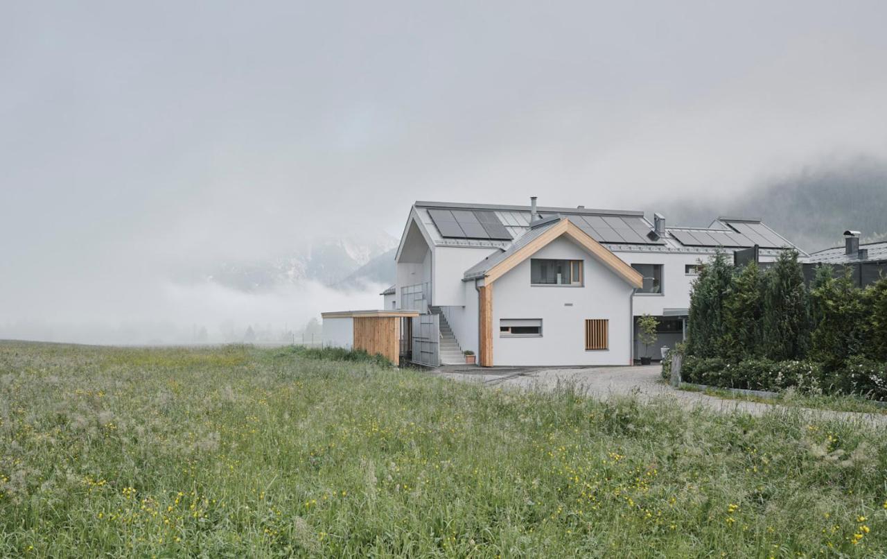 Urban Mountain Chalet With Lake View موراخ المظهر الخارجي الصورة