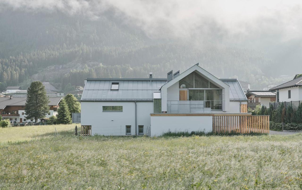Urban Mountain Chalet With Lake View موراخ المظهر الخارجي الصورة