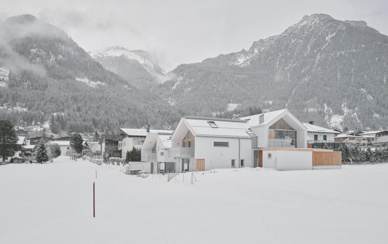 Urban Mountain Chalet With Lake View موراخ المظهر الخارجي الصورة