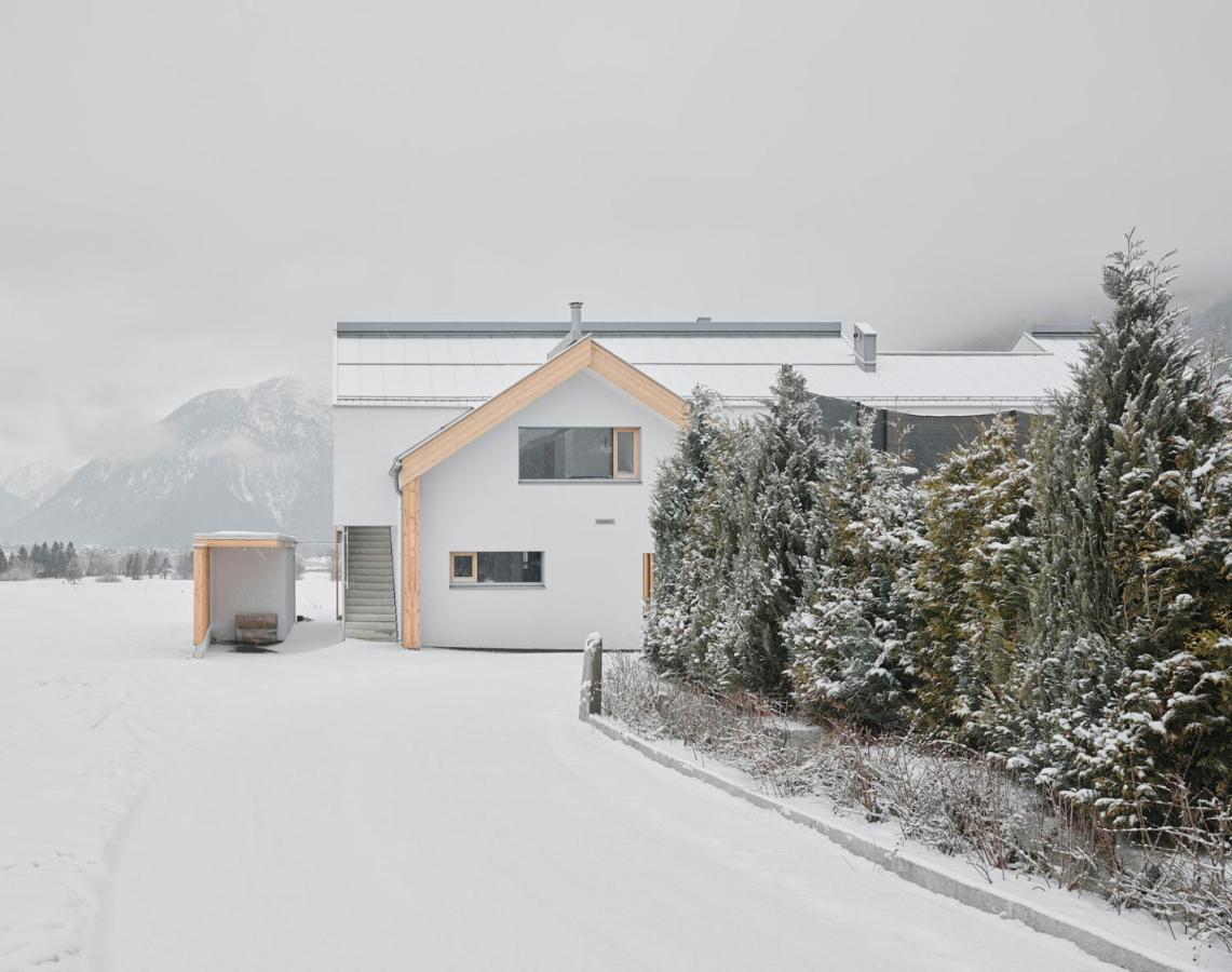 Urban Mountain Chalet With Lake View موراخ المظهر الخارجي الصورة