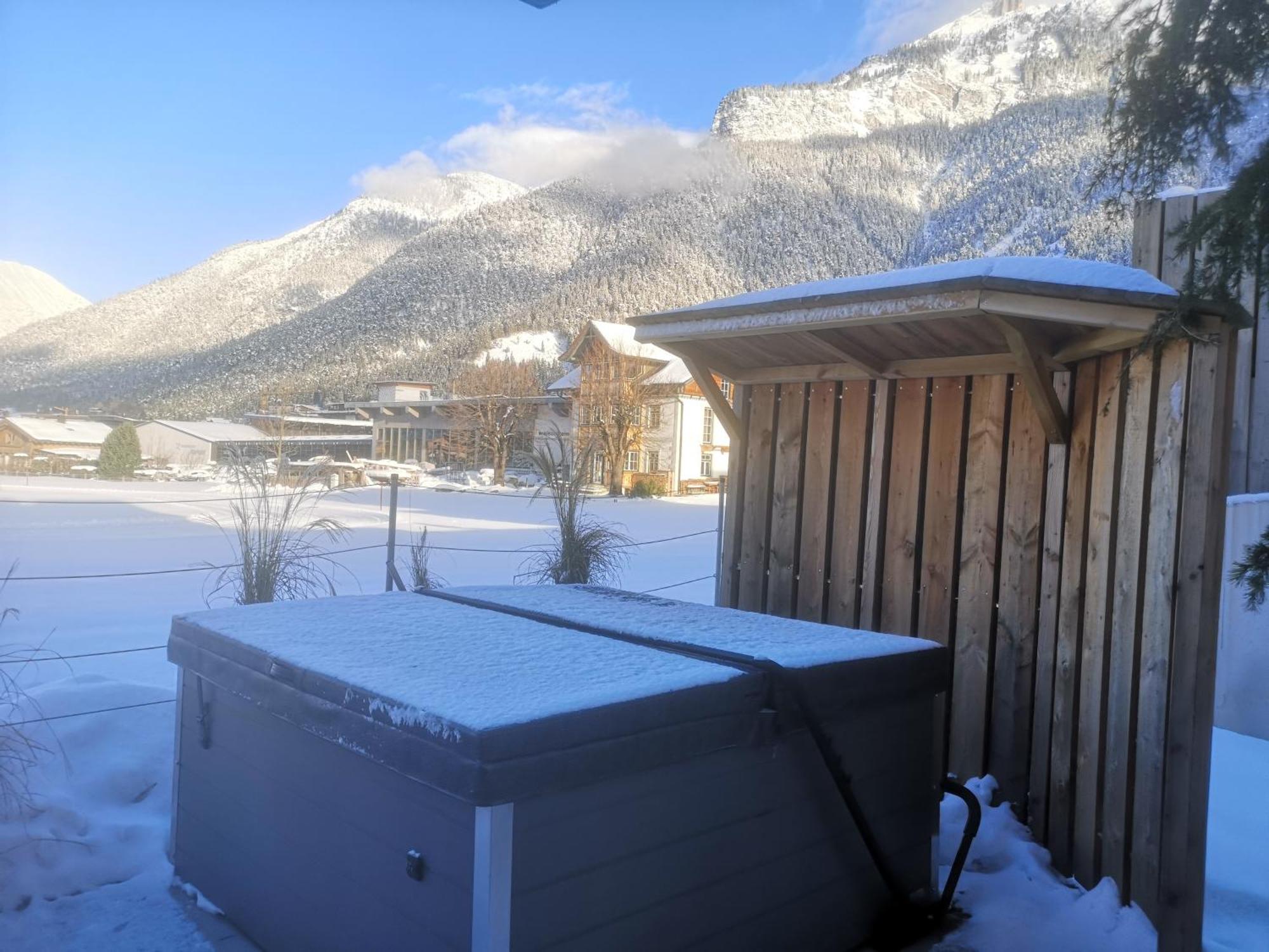 Urban Mountain Chalet With Lake View موراخ المظهر الخارجي الصورة