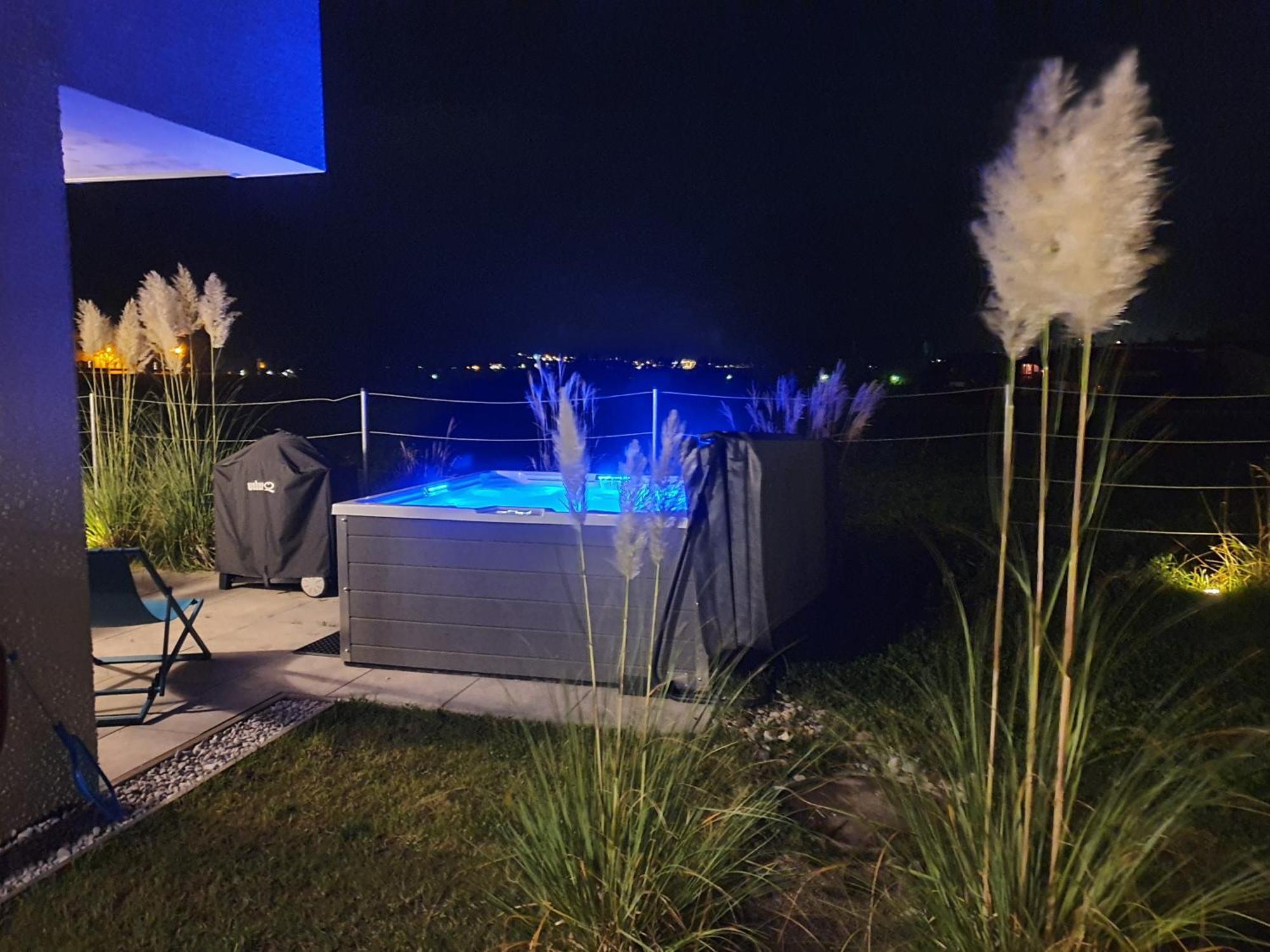 Urban Mountain Chalet With Lake View موراخ المظهر الخارجي الصورة
