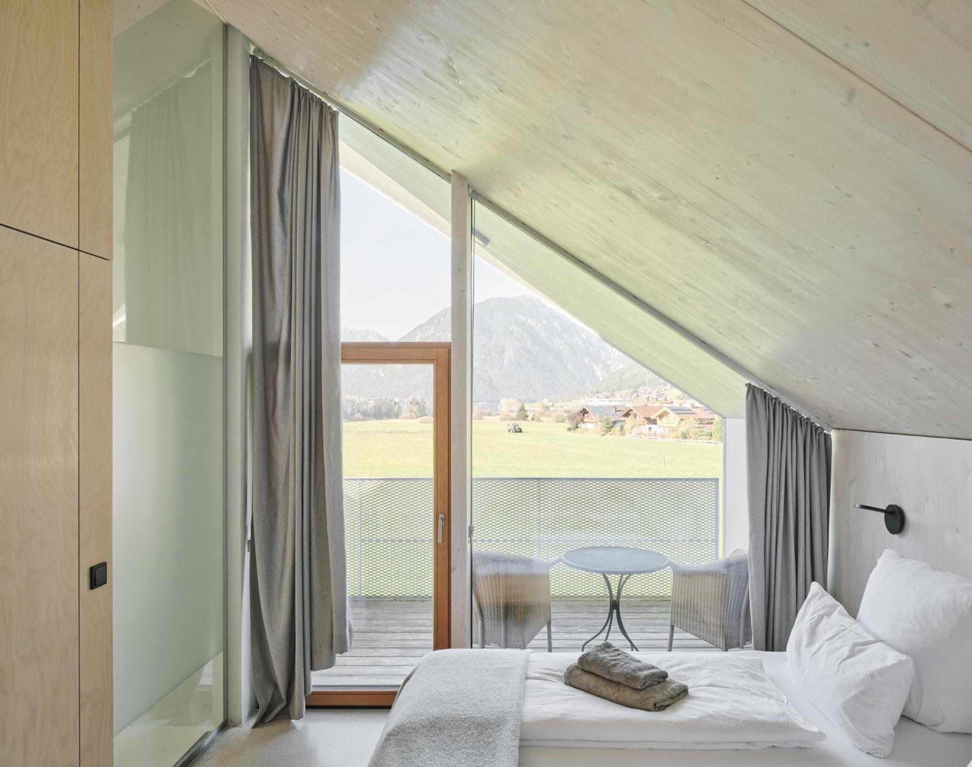 Urban Mountain Chalet With Lake View موراخ المظهر الخارجي الصورة