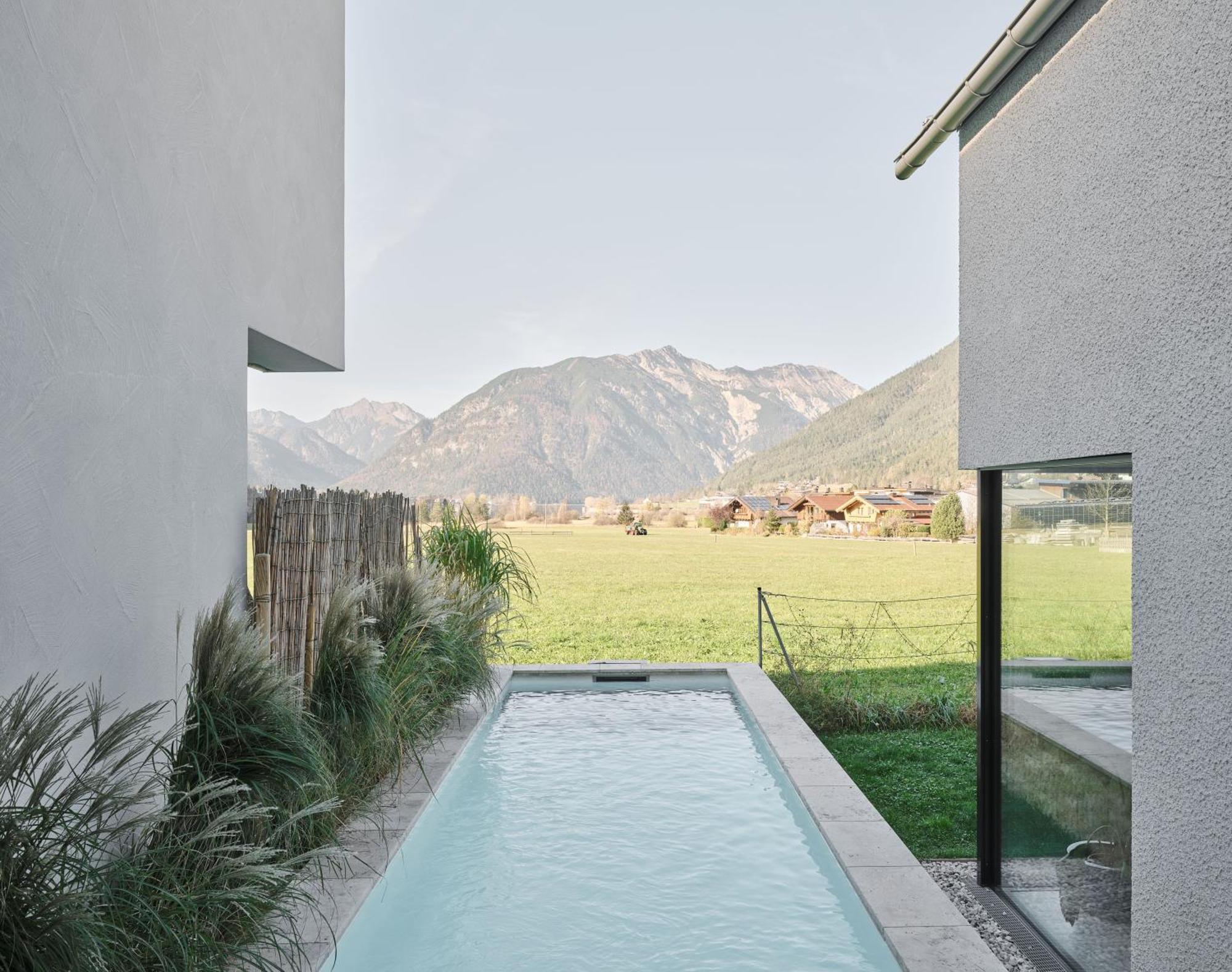 Urban Mountain Chalet With Lake View موراخ المظهر الخارجي الصورة